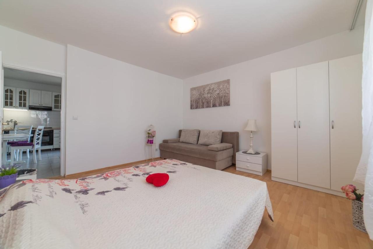 Strawberry Appartement Split Buitenkant foto